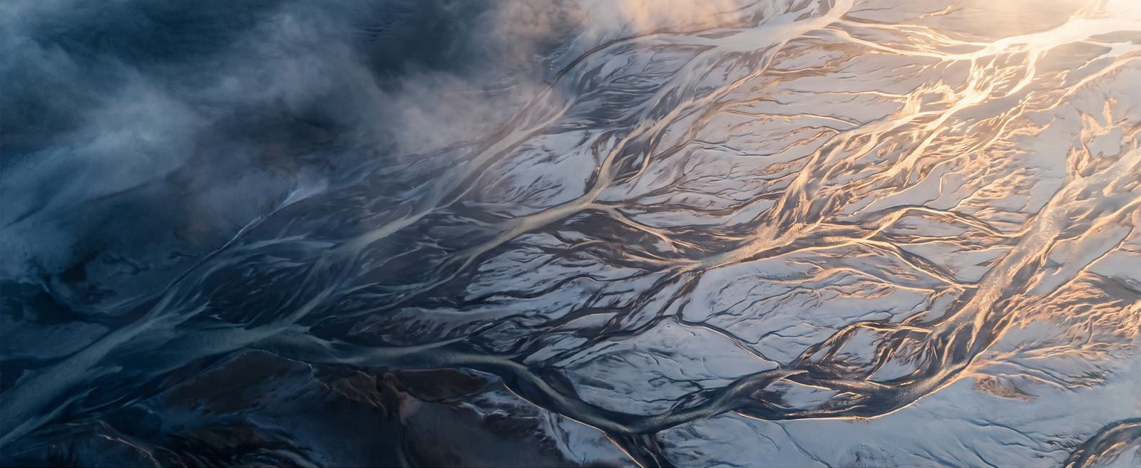 Braided river channels seen from directly above, splitting and rejoining
